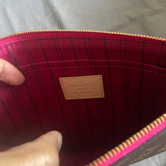 Louis Vuitton neverfull pochette in monogram print - Picture 2 of 2